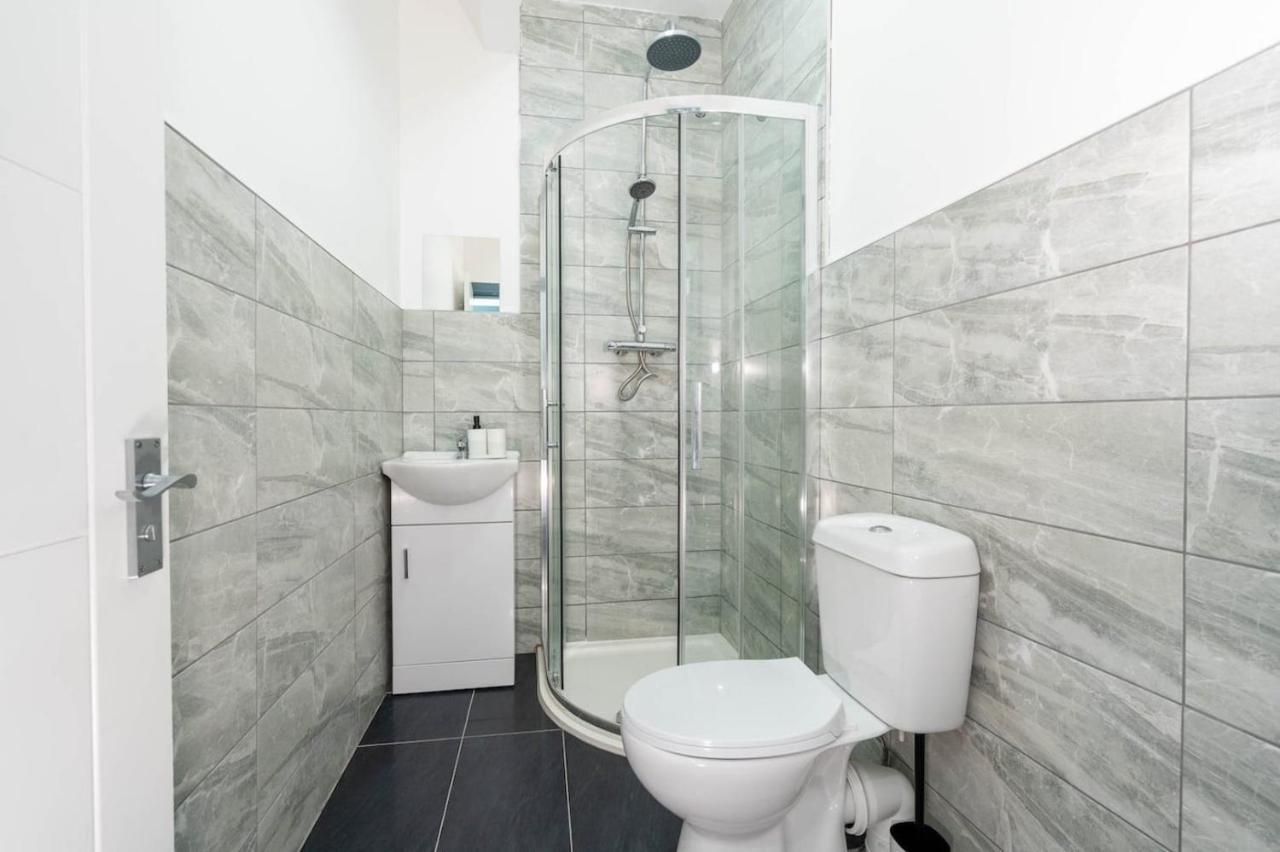 Autumn Oasis - Chic Studio In West Midlands Apartment เบอร์มิงแฮม ภายนอก รูปภาพ